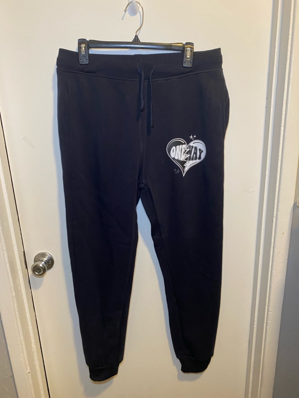 Black Heart Graphic Joggers - Women